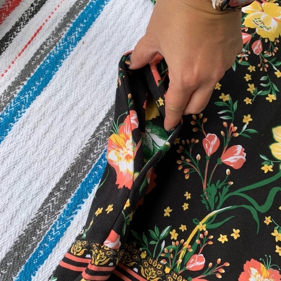 Floral Dress with Pockets - Picture 3 of 5